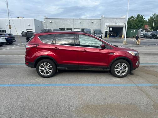 Red 2017 Ford Escape SE
