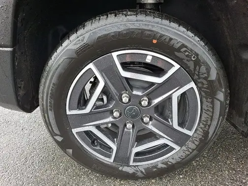 Diamond Black Crystal Pearl-Coat Exterior Paint 2026 Jeep Cherokee Limited