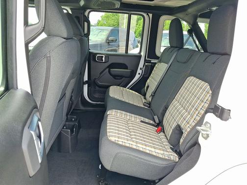 Bright White Clear-Coat Exterior Paint 2026 Jeep Wrangler