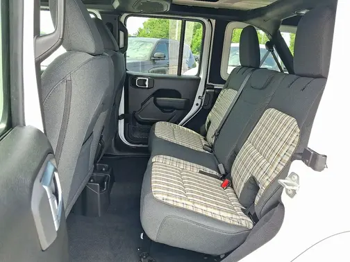 Bright White Clear-Coat Exterior Paint 2026 Jeep Wrangler