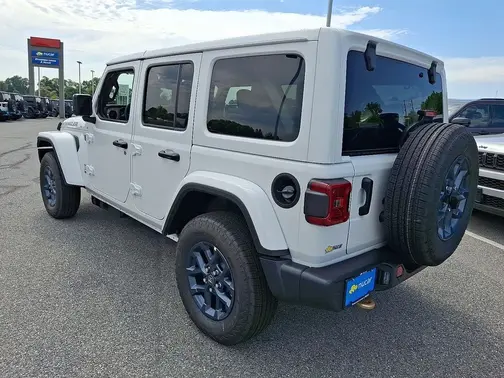Bright White Clear-Coat Exterior Paint 2026 Jeep Wrangler