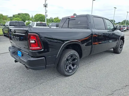Diamond Black Crystal Pearl-Coat Exterior Paint 2026 RAM 1500 Big Horn/Lone Star