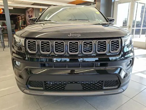Diamond Black Crystal Pearl-Coat Exterior Paint 2026 Jeep Compass Latitude