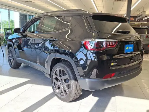 Diamond Black Crystal Pearl-Coat Exterior Paint 2026 Jeep Compass Latitude