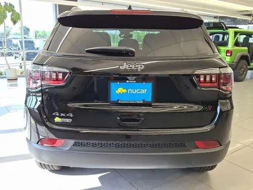 Diamond Black Crystal Pearl-Coat Exterior Paint 2026 Jeep Compass Latitude
