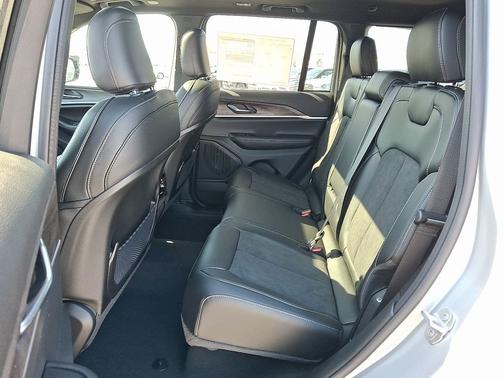 Silver Zynith Exterior Paint 2026 Jeep Grand Cherokee Altitude