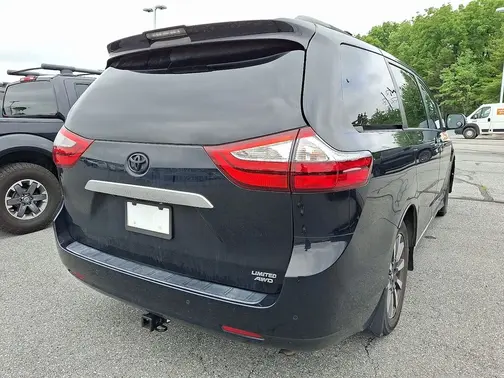 Black 2018 Toyota Sienna Limited