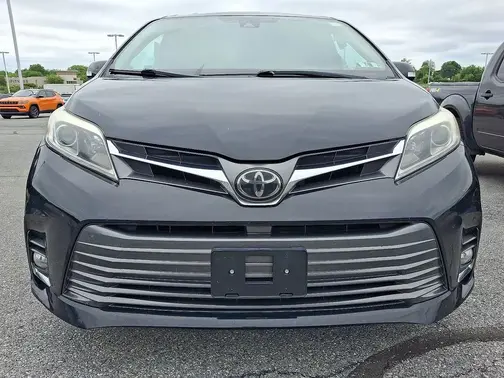 Black 2018 Toyota Sienna Limited