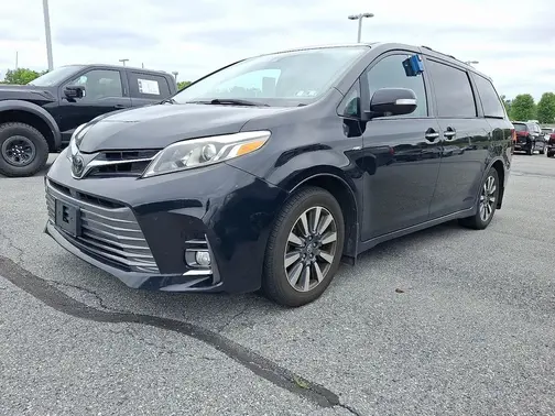 Black 2018 Toyota Sienna Limited