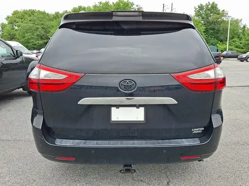 Black 2018 Toyota Sienna Limited