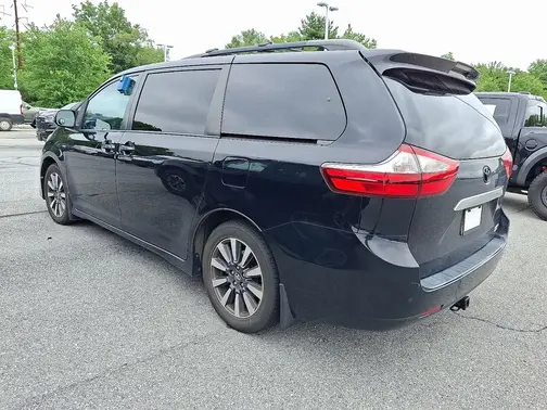 Black 2018 Toyota Sienna Limited