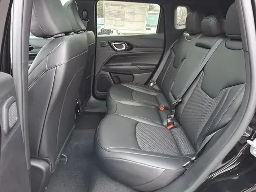 Diamond Black Crystal Pearl-Coat Exterior Paint 2026 Jeep Compass Latitude