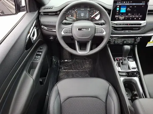 Diamond Black Crystal Pearl-Coat Exterior Paint 2026 Jeep Compass Latitude