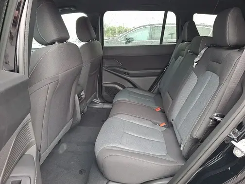 Diamond Black Crystal Pearl-Coat Exterior Paint 2026 Jeep Cherokee Laredo