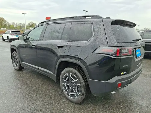 Diamond Black Crystal Pearl-Coat Exterior Paint 2026 Jeep Cherokee Laredo