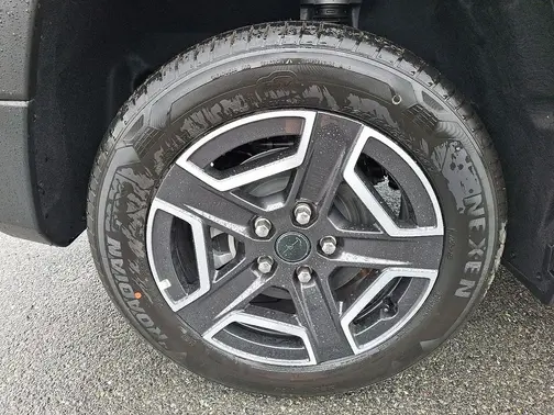 Silver Zynith Clear-Coat Exterior Paint 2026 Jeep Cherokee Laredo
