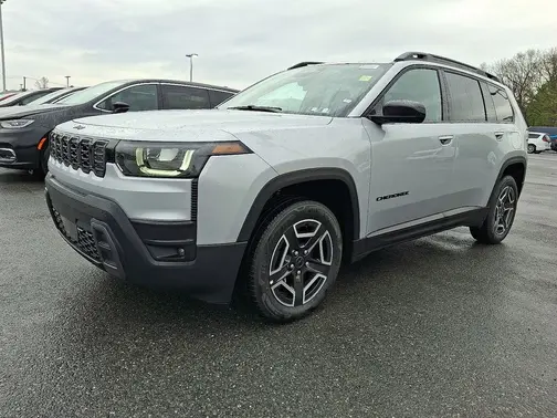 Silver Zynith Clear-Coat Exterior Paint 2026 Jeep Cherokee Laredo
