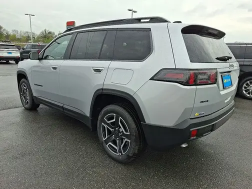 Silver Zynith Clear-Coat Exterior Paint 2026 Jeep Cherokee Laredo