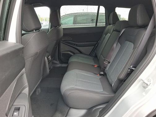 Silver Zynith Clear-Coat Exterior Paint 2026 Jeep Cherokee Laredo