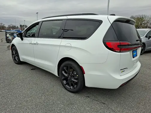 Bright White Clear-Coat Exterior Paint 2026 Chrysler Pacifica Select