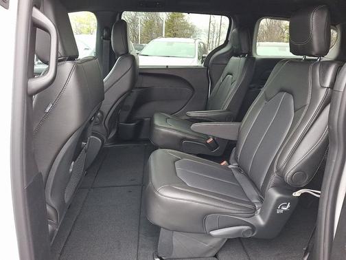 Bright White Clear-Coat Exterior Paint 2026 Chrysler Pacifica Select