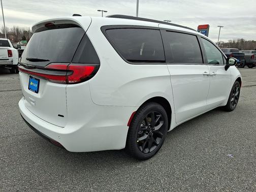Bright White Clear-Coat Exterior Paint 2026 Chrysler Pacifica Select