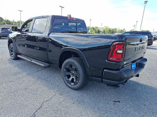 Diamond Black Crystal Pearl-Coat Exterior Paint 2027 RAM 1500 Big Horn/Lone Star