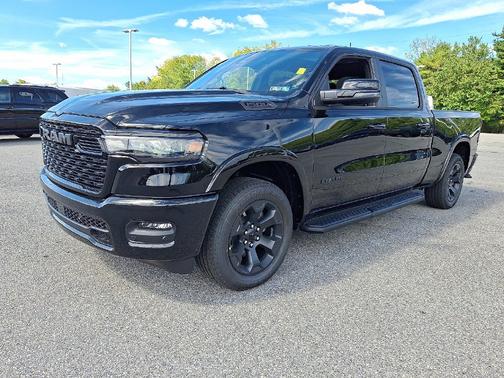 Diamond Black Crystal Pearl-Coat Exterior Paint 2027 RAM 1500 Big Horn/Lone Star