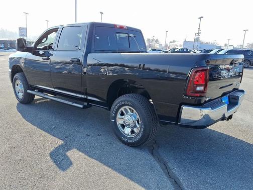 Diamond Black Crystal Pearl-Coat Exterior Paint 2026 RAM 3500 Tradesman