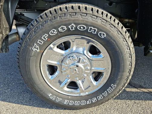 Diamond Black Crystal Pearl-Coat Exterior Paint 2026 RAM 3500 Tradesman