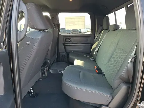 Diamond Black Crystal Pearl-Coat Exterior Paint 2026 RAM 3500 Tradesman