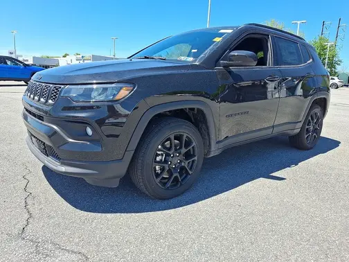 Diamond Black Crystal Pearl-Coat Exterior Paint 2026 Jeep Compass Latitude