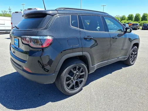 Diamond Black Crystal Pearl-Coat Exterior Paint 2026 Jeep Compass Latitude