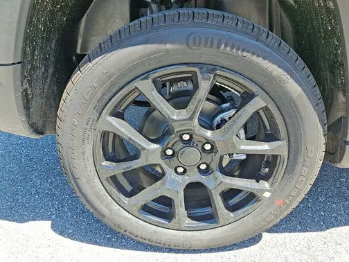 Diamond Black Crystal Pearl-Coat Exterior Paint 2026 Jeep Compass Latitude