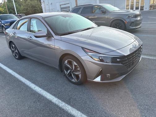 Gray 2022 Hyundai ELANTRA SEL