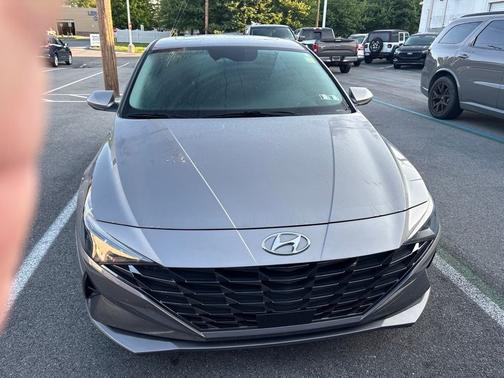 Gray 2022 Hyundai ELANTRA SEL