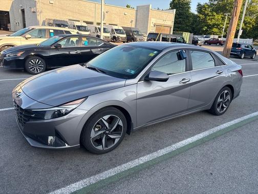 Gray 2022 Hyundai ELANTRA SEL