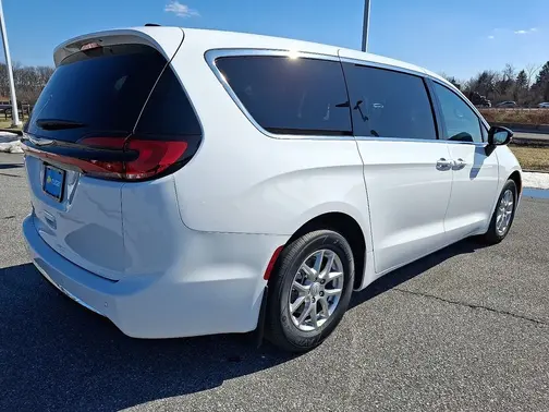 Bright White Clear-Coat Exterior Paint 2026 Chrysler Pacifica Select