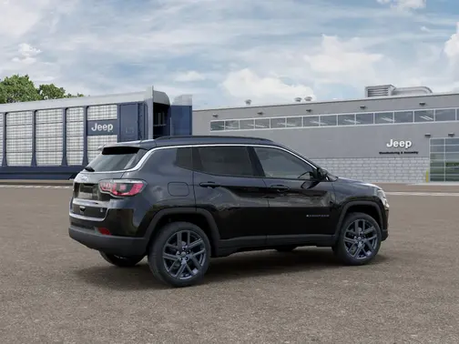 Diamond Black Crystal Pearl-Coat Exterior Paint 2026 Jeep Compass