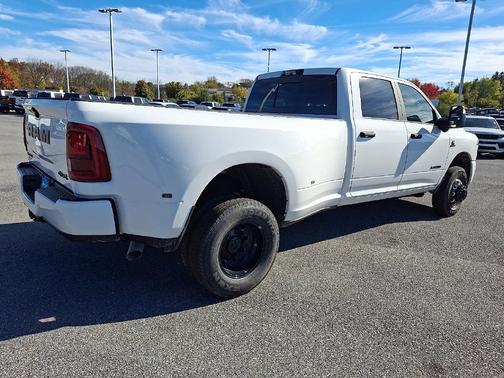 Bright White Clear-Coat Exterior Paint 2026 RAM 3500 Big Horn