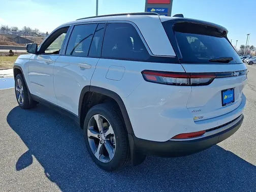 Bright White Clear-Coat Exterior Paint 2026 Jeep Grand Cherokee Limited