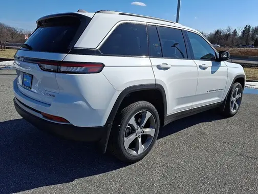 Bright White Clear-Coat Exterior Paint 2026 Jeep Grand Cherokee Limited