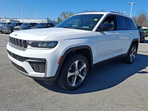 Bright White Clear-Coat Exterior Paint 2026 Jeep Grand Cherokee Limited
