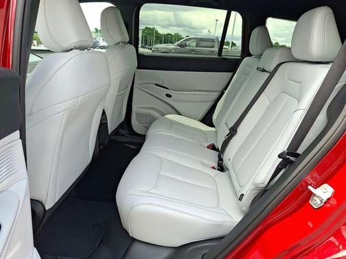 Red Hot Pearl-Coat Exterior Paint 2026 Jeep Cherokee Limited