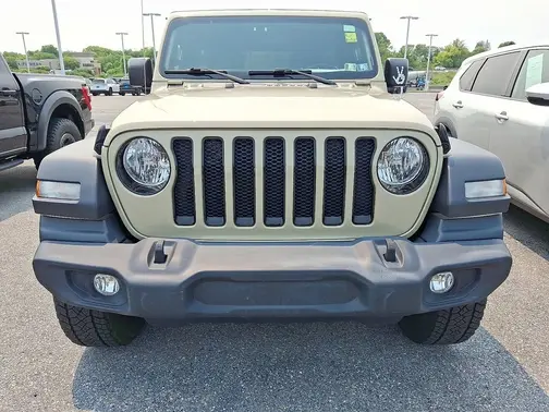 Limited Edition Gobi Clearcoat 2022 Jeep Wrangler Unlimited Sport Altitude