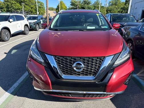 Red 2019 Nissan Murano SL