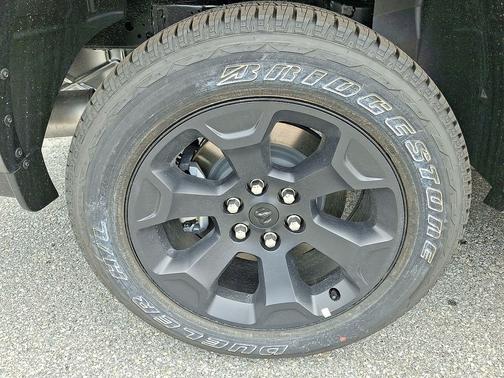 Granite Crystal Metallic Clear-Coat Exterior Paint 2026 RAM 1500 Big Horn/Lone Star