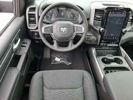 Diamond Black Crystal Pearl-Coat Exterior Paint 2026 RAM 1500 Big Horn/Lone Star