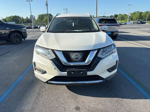 White 2017 Nissan Rogue SV