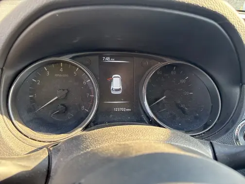 White 2017 Nissan Rogue SV
